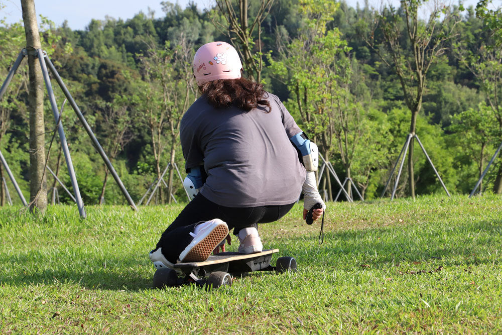 wear a helmet when e-skating