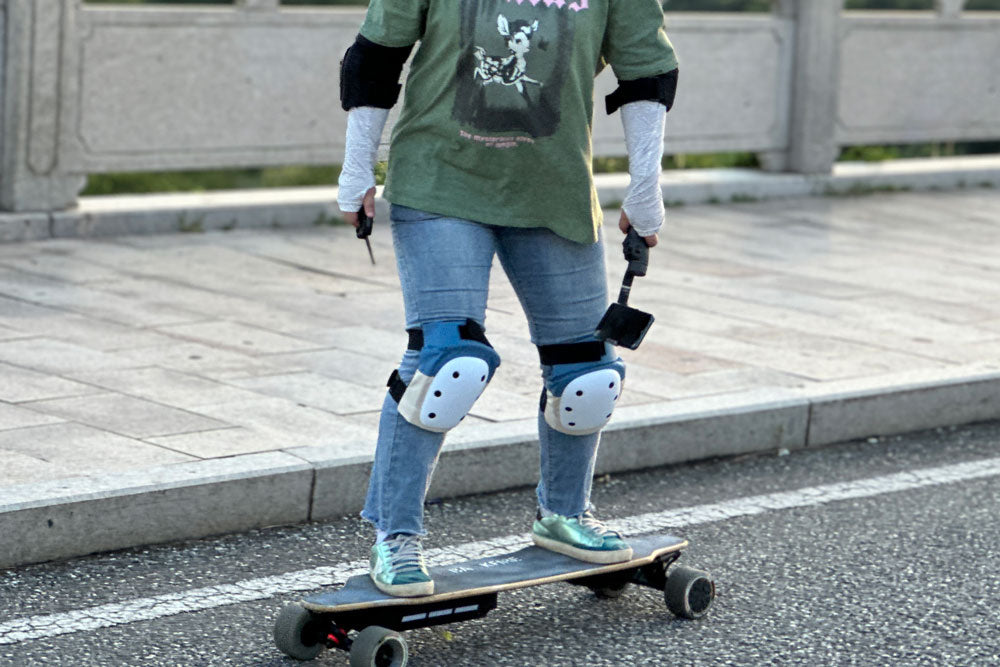 Why commuting with e-boards